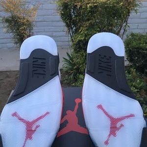 Jordan 5 “Fire Red” size 9